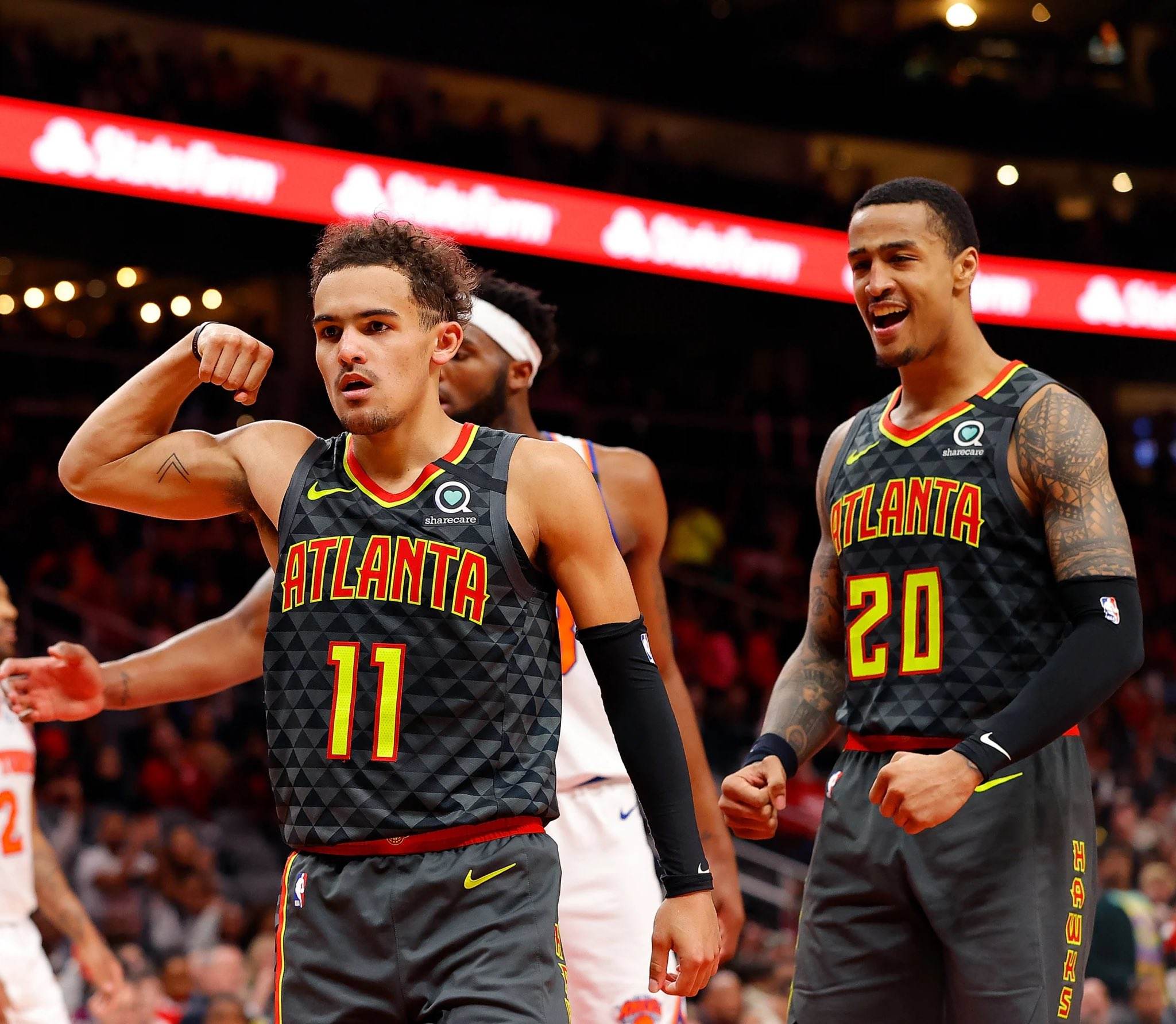 爱游戏下载-包含战术调整首场状态出色，老鹰观众沸腾！，Rookie重返赛场上演精彩一战的词条