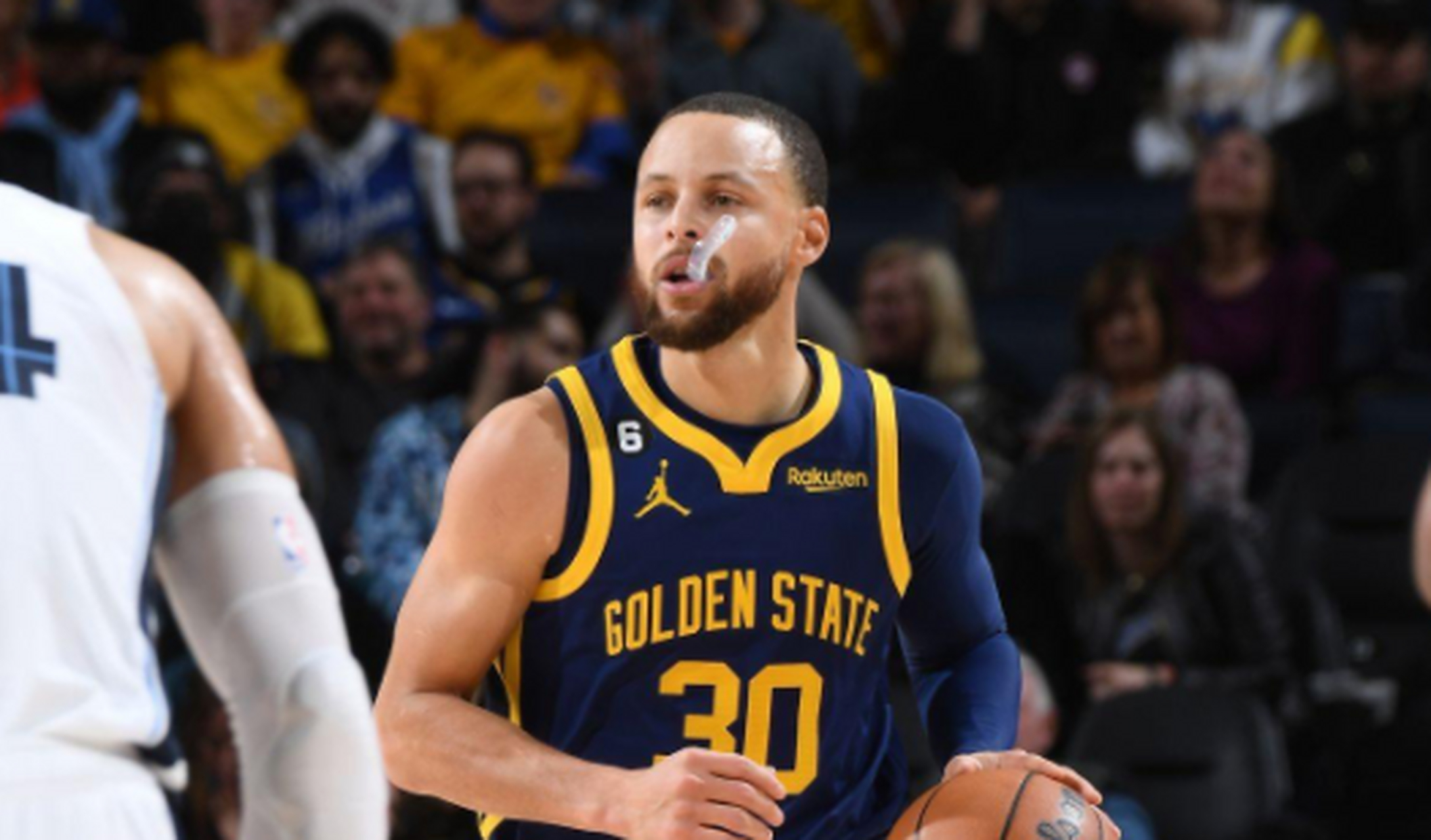 爱游戏-阿扎伦卡在切尔西比赛中大比分获胜，险胜引发热议！引发球迷热议的简单介绍